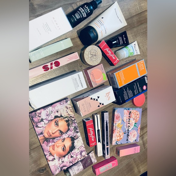 💟LIKE TO BE NOTIFIED FOR POSH SHOWS💟 - Picture 3 of 8